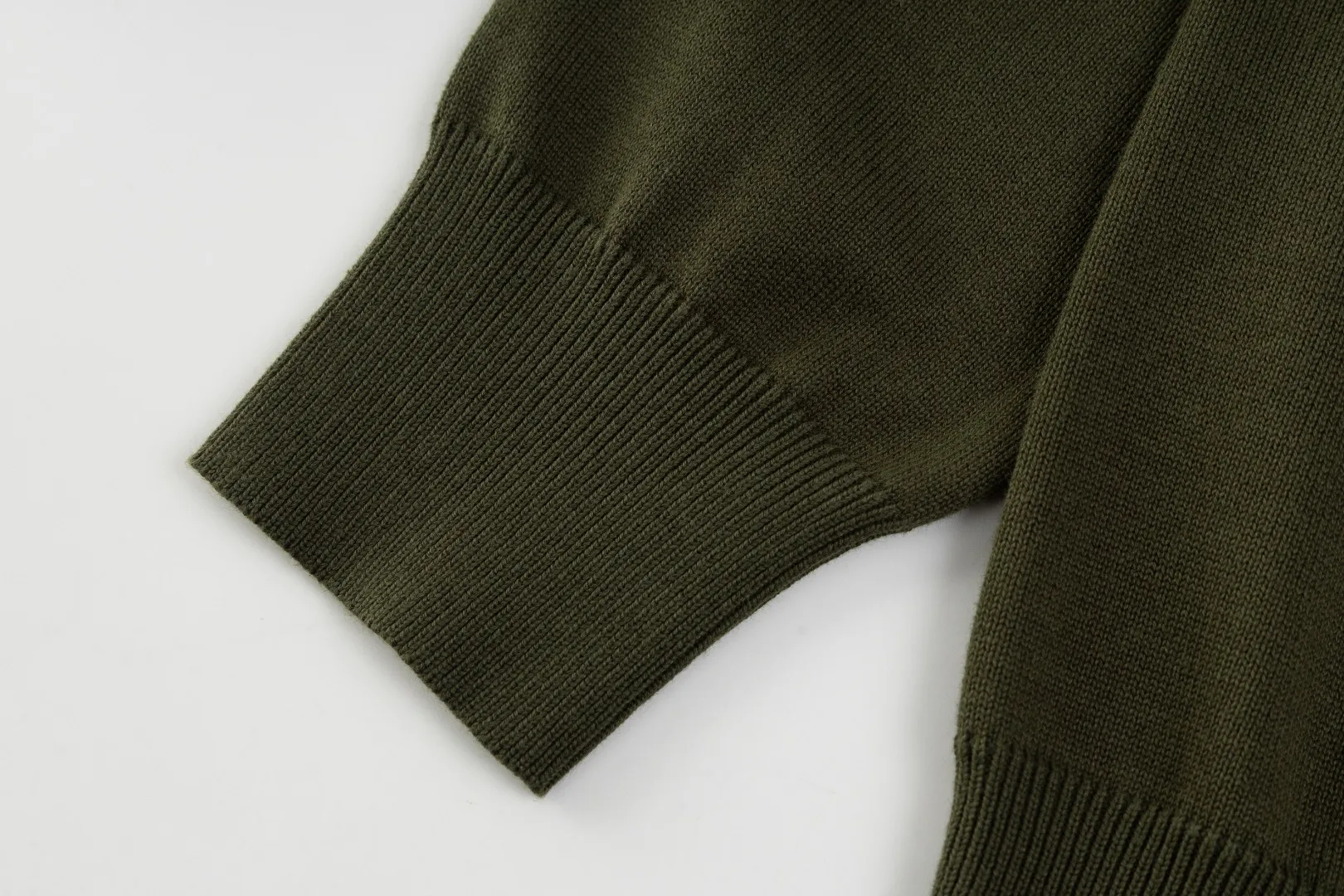 P206 #R80 Ralph Lauren Knitted Pony Embroidered Round Neck Pullover Sweater Official Website Synchronized Same Style for Men and Women Sizes: S-XL Color: White Blue Khaki Army Green Dark Gray Gray Navy Red Label Navy Blue White Label Black White Label Black Red Label Classic Cotton Yarn 100% White Cotton High Quality Goods Classic styles have always been popular! The workmanship details are very good! The simple round neck pullover sweater is always the standard, with classic brand embroidery on the chest! All major stars have the same style! Best for couples. High quality goods! Xinjiang cotton micro-elastic and smooth fabric has excellent quality. Pure cotton is soft and skin-friendly. Size: S M L